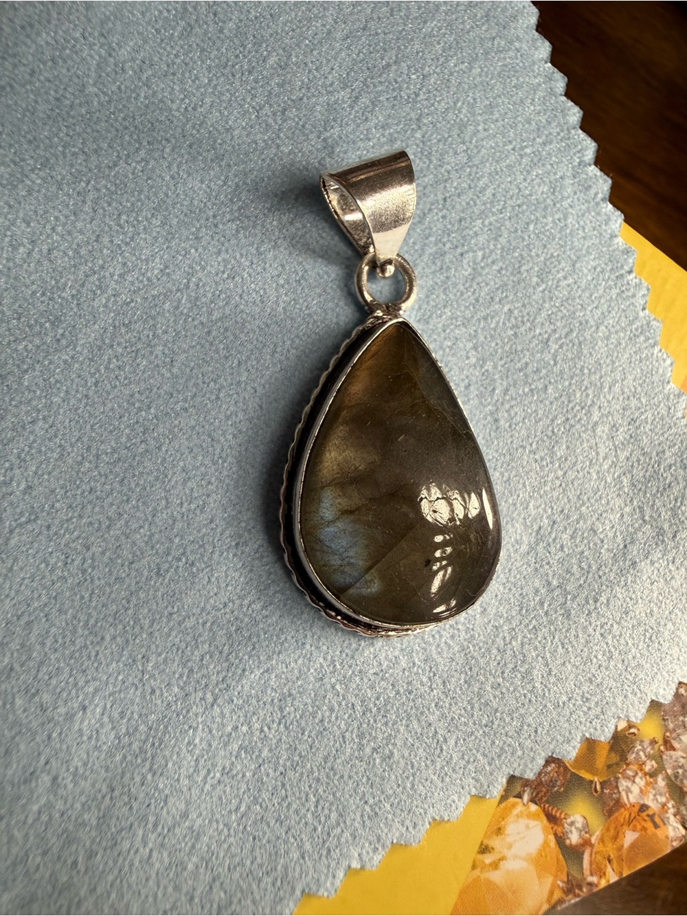 Teardrop Labradorite Pendant - Picture 3 of 5